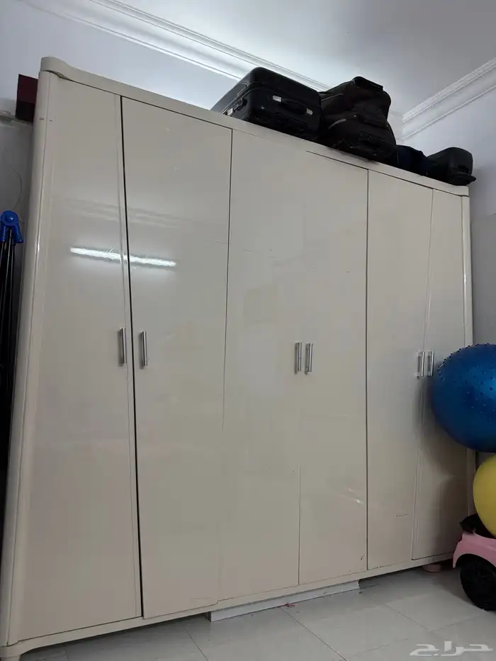 كنب امريكي نظيف مافيه عيوب بسعر 800وغرفة اطفال 500 ورفوف 9