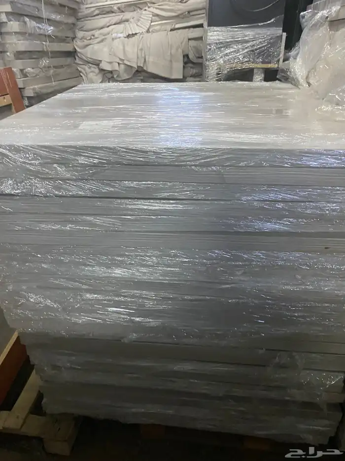 يوجد لدينا اثاث فندقي شبه جديد مع المرتبه وستاره الويفي 6