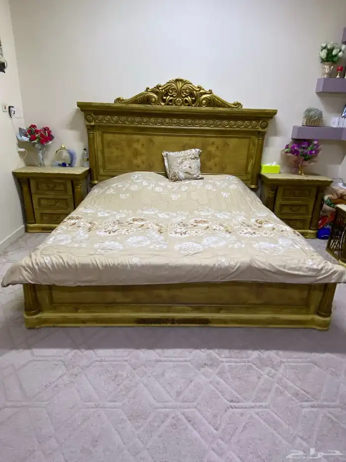 غرفة نوم وطقم كنب للبيع 3