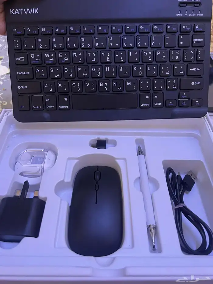 ايباد للبيع مع كيبورد وماوس وسماعات وقلم ب550 4