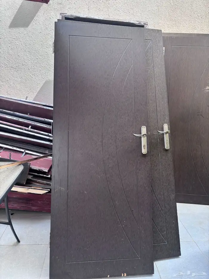 مجموعه من الأبواب. بي حاله ممتازه شامل الإطارات 5