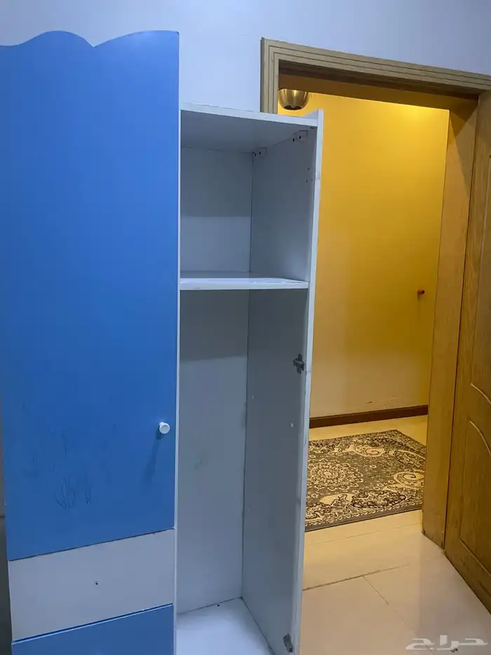 دولاب جزم ودولاب ملابس وطاوله مكتبيه 0