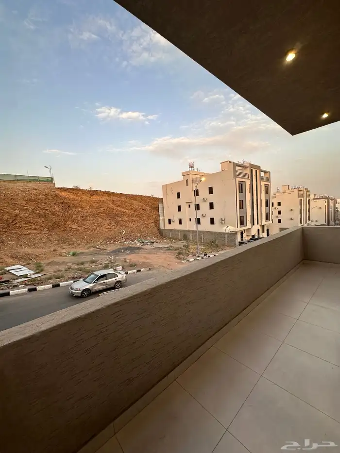 ادوار علويه مع بلكونه سطح خاص مساحه 275م مقابل لافيندا بارك 18