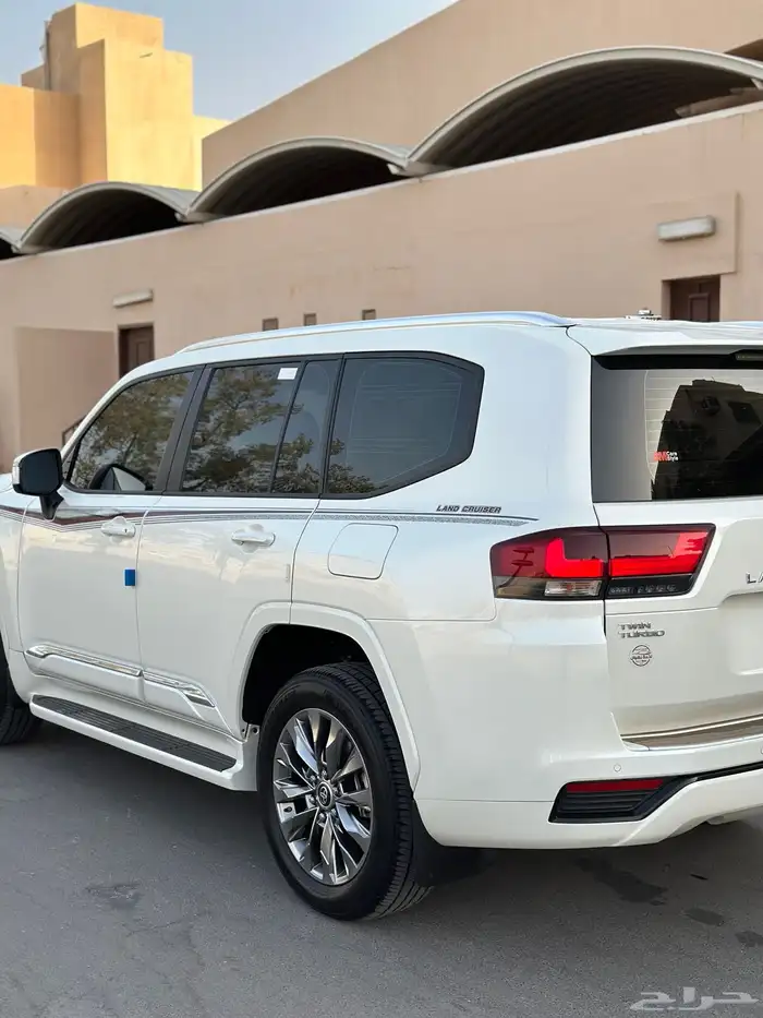 لاندكروزر 2023 L4 بنزين وارد باهوان 6