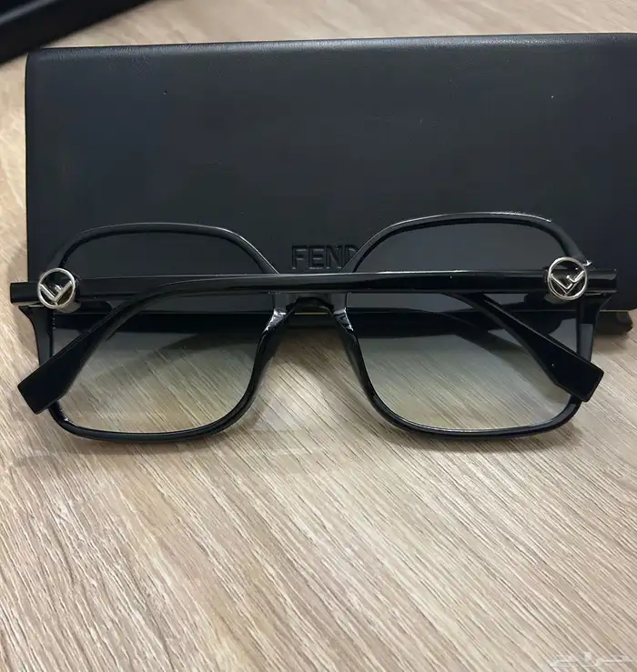 للبيع نظارة نسائية من ماركة Fendi   شبة جديد استخدام بسيط 2