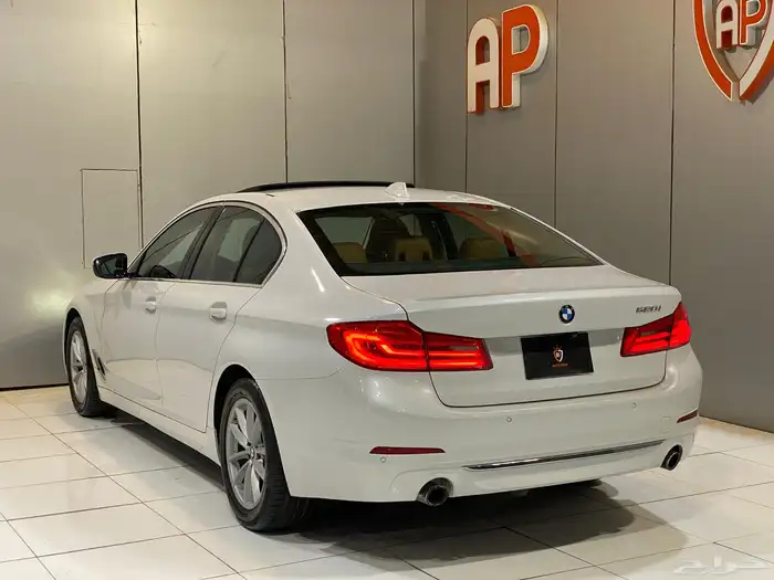 بي ام دبليو 520i 2020 بحالة نضيفه جدا 3