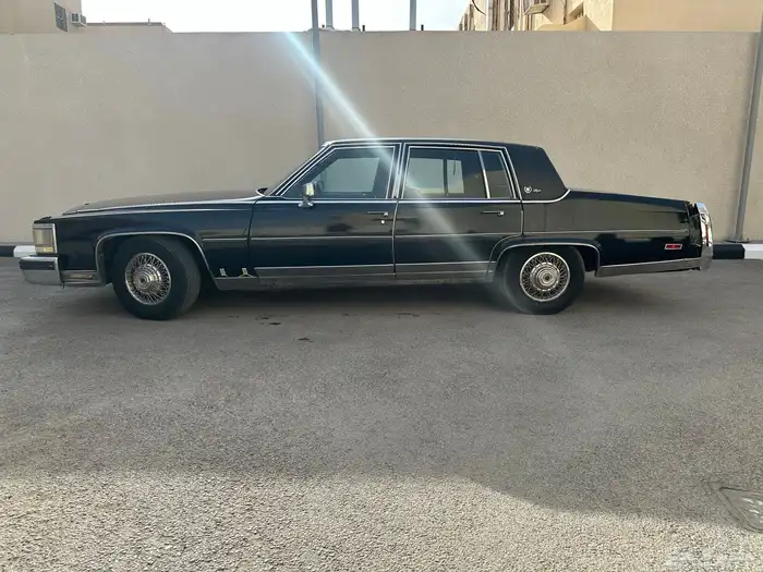 كاديلاك ديفيل كلاسيك مديل 1980 6
