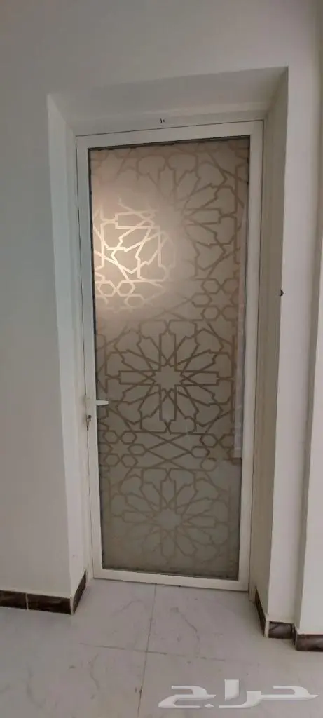 ابواب ليزر ابواب المنيوم درابزين ابواب خشب مع ضمان 32