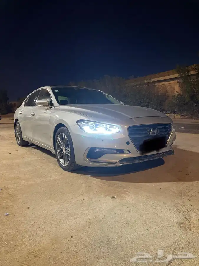 ازيرا 2018 نظيفه اللون فضي 0