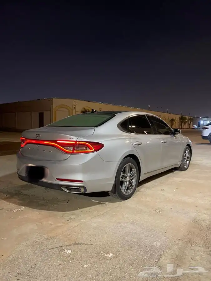 ازيرا 2018 نظيفه اللون فضي 1