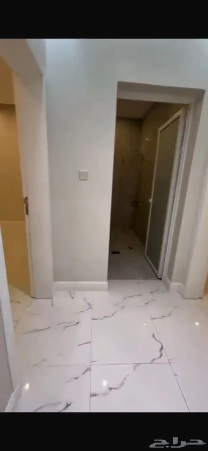 شقه للايجار ارضيه حي هجر 23