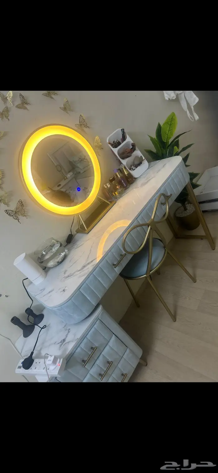 تسريحه مع المرايا الاضاءه 1
