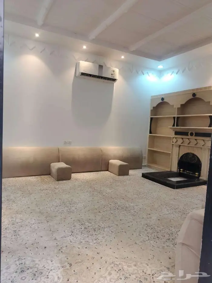 دور أرضي ممير للايجار مساحة 450 5