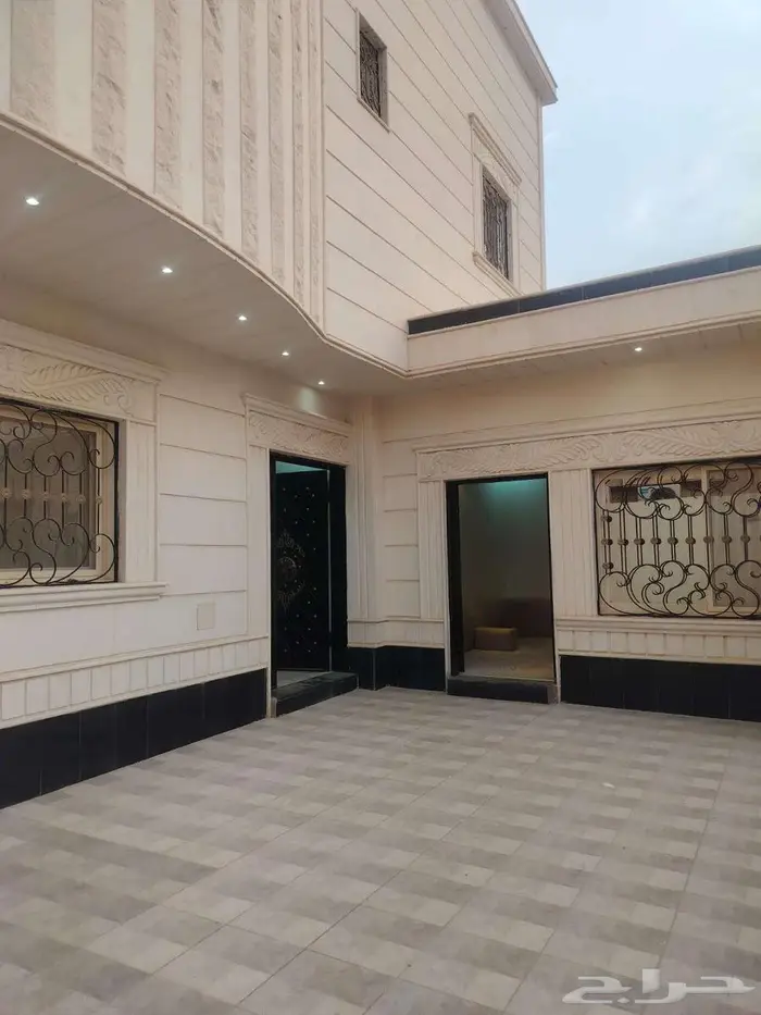 دور أرضي ممير للايجار مساحة 450 7