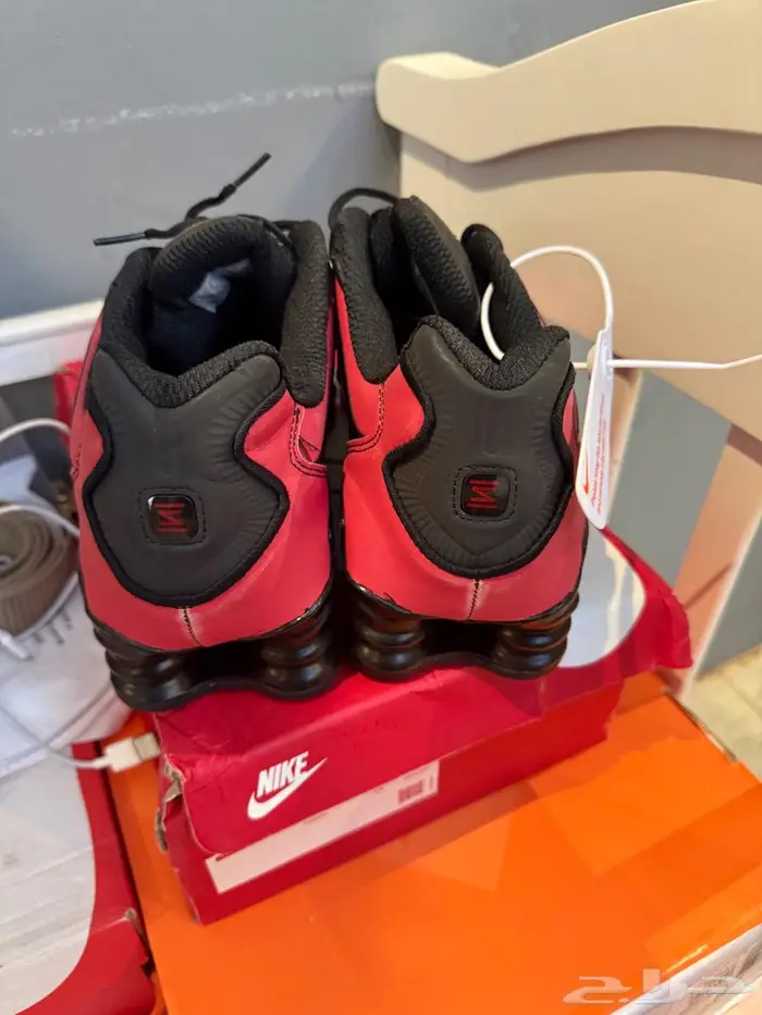 جزمة نايك الحراريه الون الاساسي اسود مع الحراره تقلب احمر 6