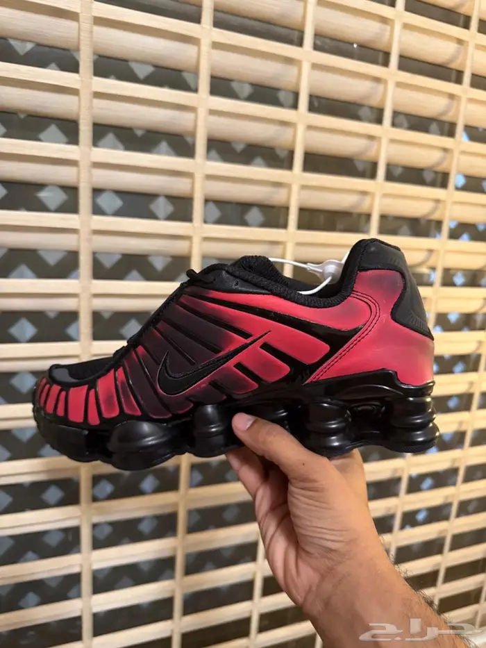 جزمة نايك الحراريه الون الاساسي اسود مع الحراره تقلب احمر 4