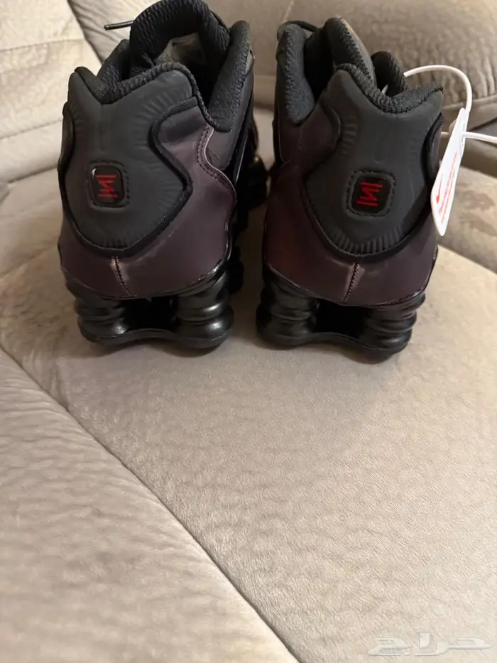 جزمة نايك الحراريه الون الاساسي اسود مع الحراره تقلب احمر 9