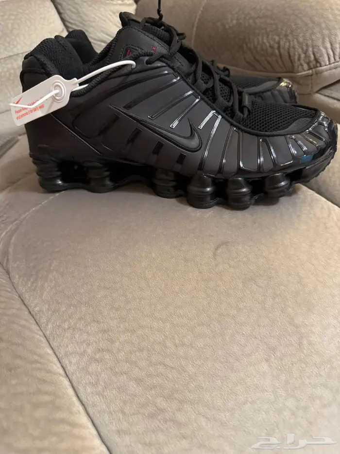 جزمة نايك الحراريه الون الاساسي اسود مع الحراره تقلب احمر 10