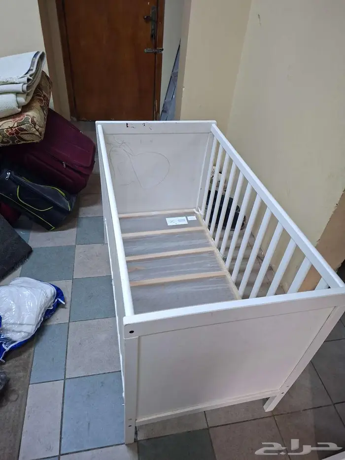 سرير اطفال للبيع 1