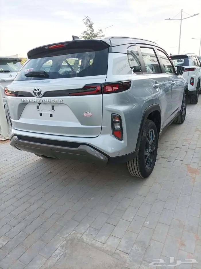 تويوتا اوربان -GLX -فل- الالوان المتوفرة - - فضي 2024 3
