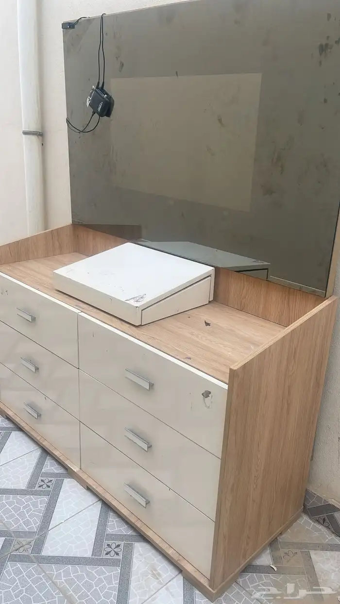 طاوله للبيع 0