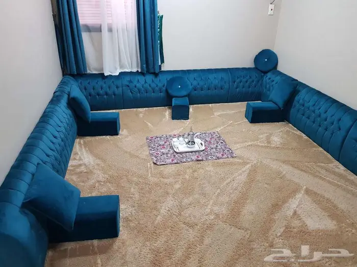 جلسة أرضية نظيفة جدآ خشبها وسفنجها جودة عالية 0