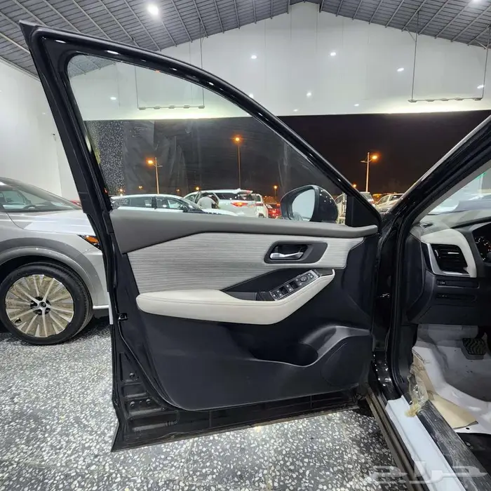 نيسان اكس تريل 5مقاعد دبل 2025 7