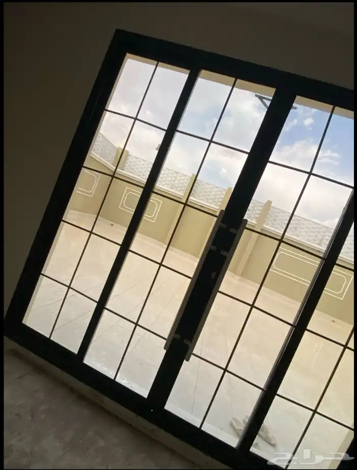 شقه مفروشه مع السطح دور ثالث في سراة عبيده للايجار 4