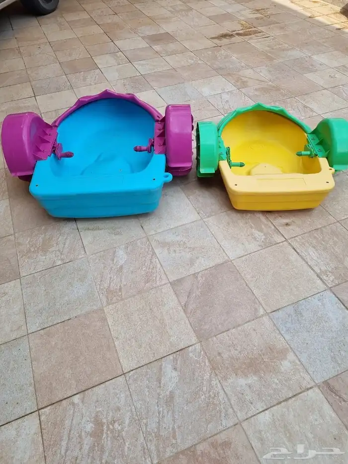 قوارب مائية كبيرة وصغيرة 0