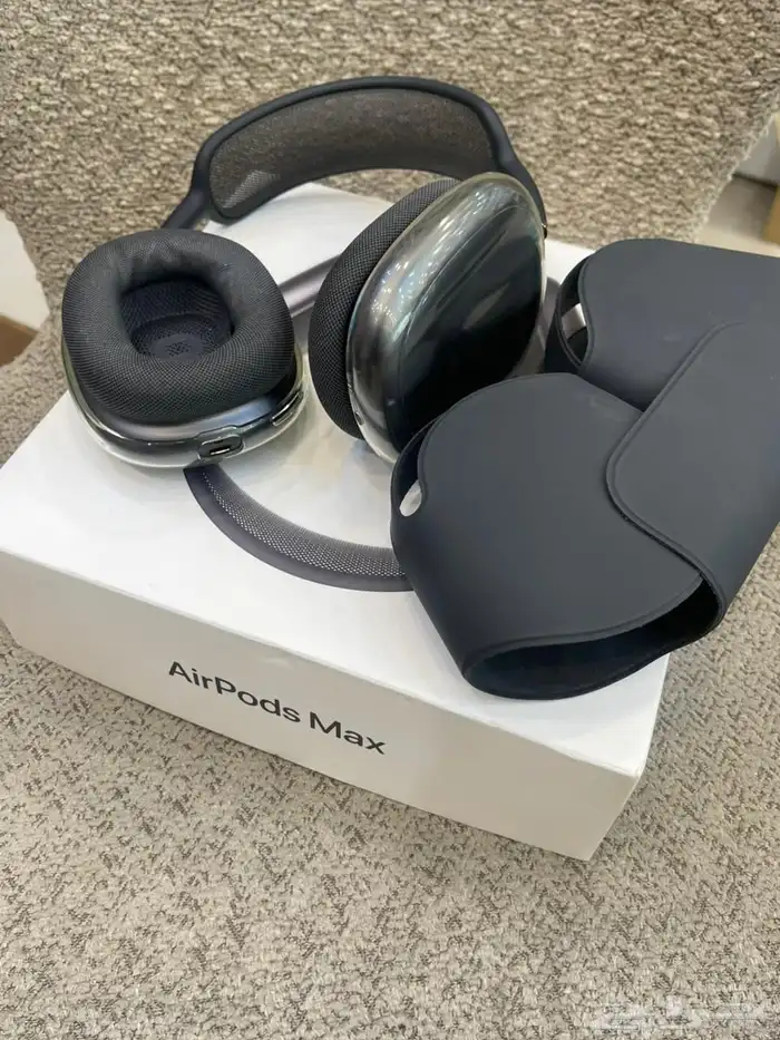 سماعات AirPods Max نضيفه مره وشبه جديده بيع مستعجل 1