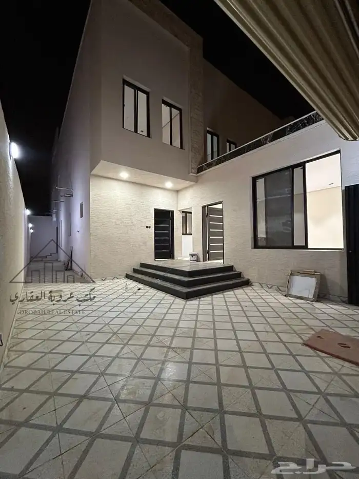 للبيع فيلا نص ارض تمليك ثلاث ادوار تبوك حي المروج 2