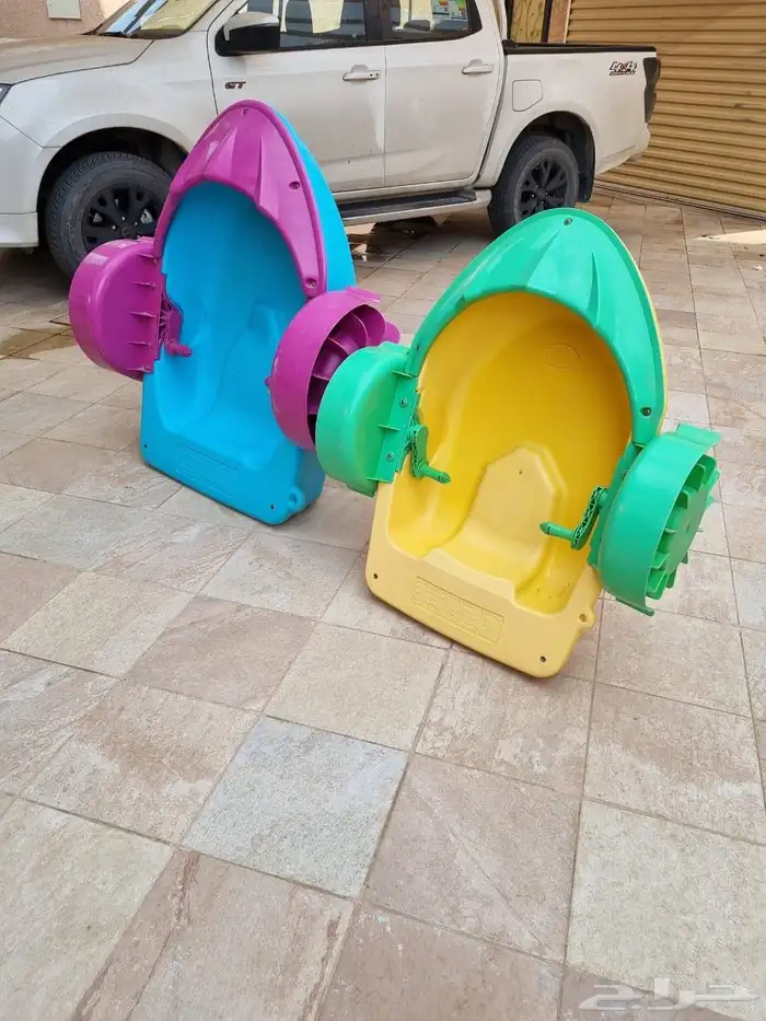 قوارب مائية كبيرة وصغيرة 1