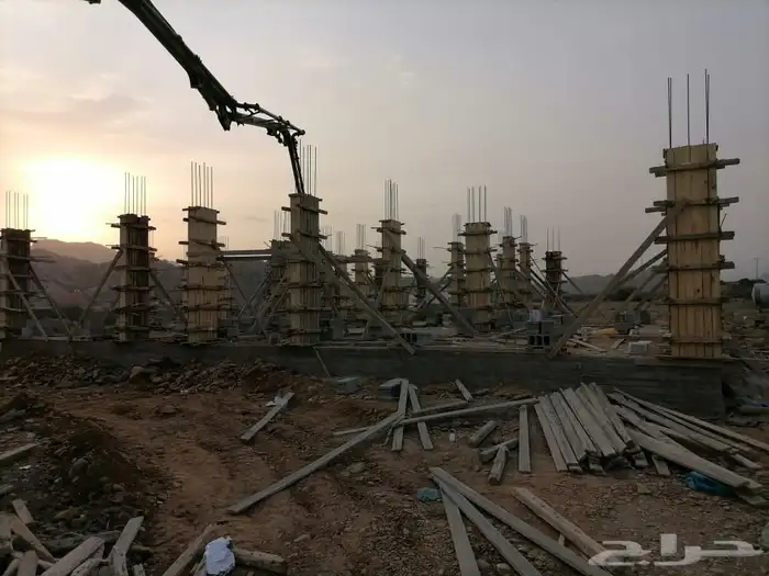 يوجد لدينا مقاولات عامه وتشطيب وديكورات ودرب زان 78