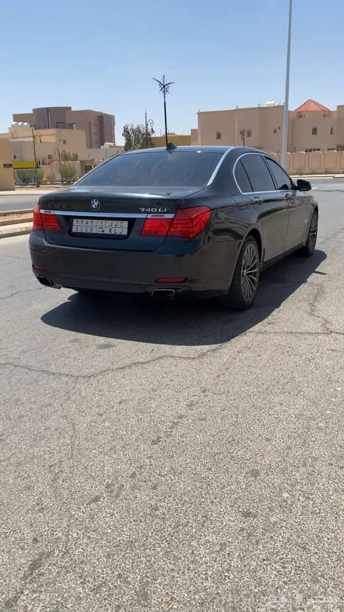 بي ام 740il 2