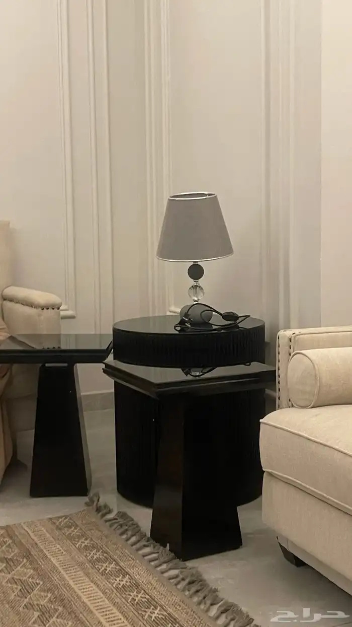 طاولة للبيع جديد استخدام سنه مع طاولات خدمه 1