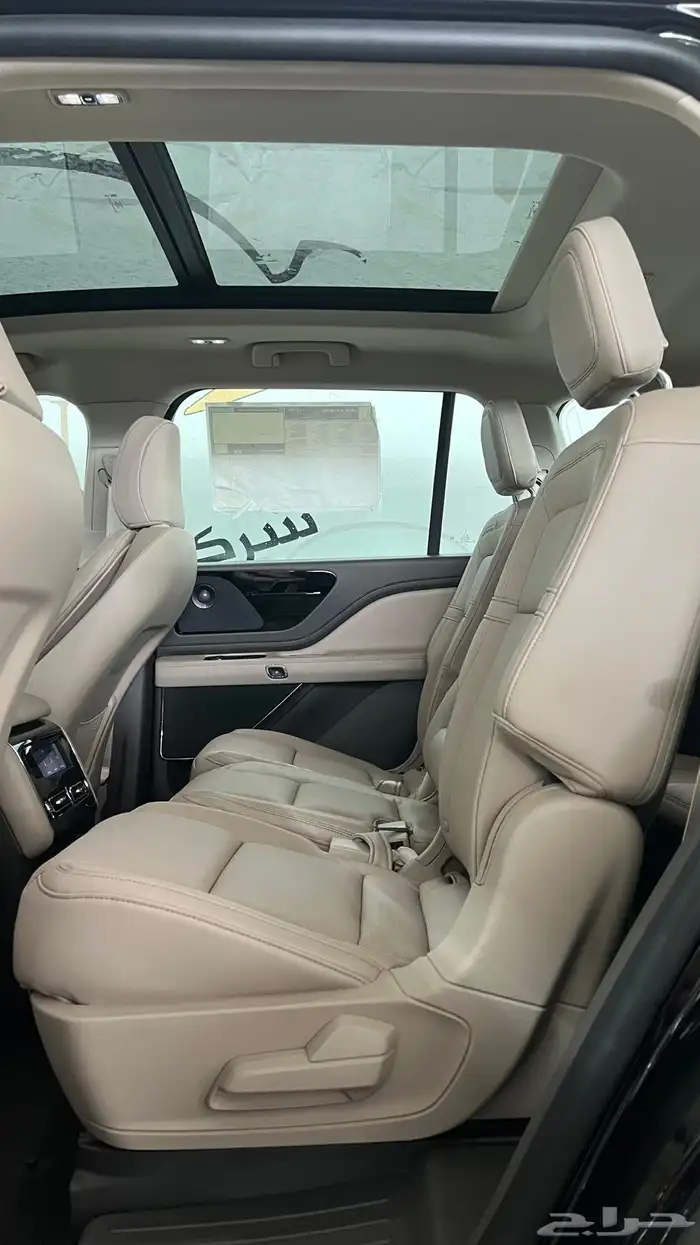 سيارة اصفار. مصدر لوحات افياتور رزيرف 18
