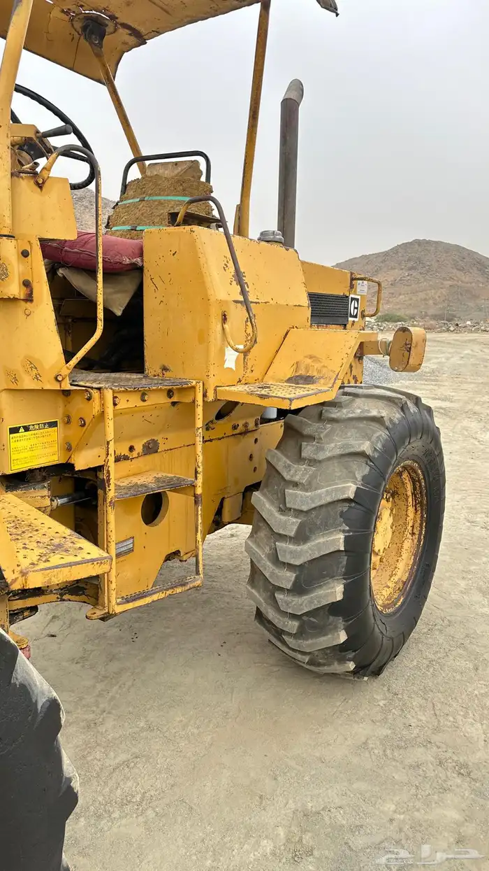 للبيع شيول كتربلر مقاس 910 نظيف جدااا 5