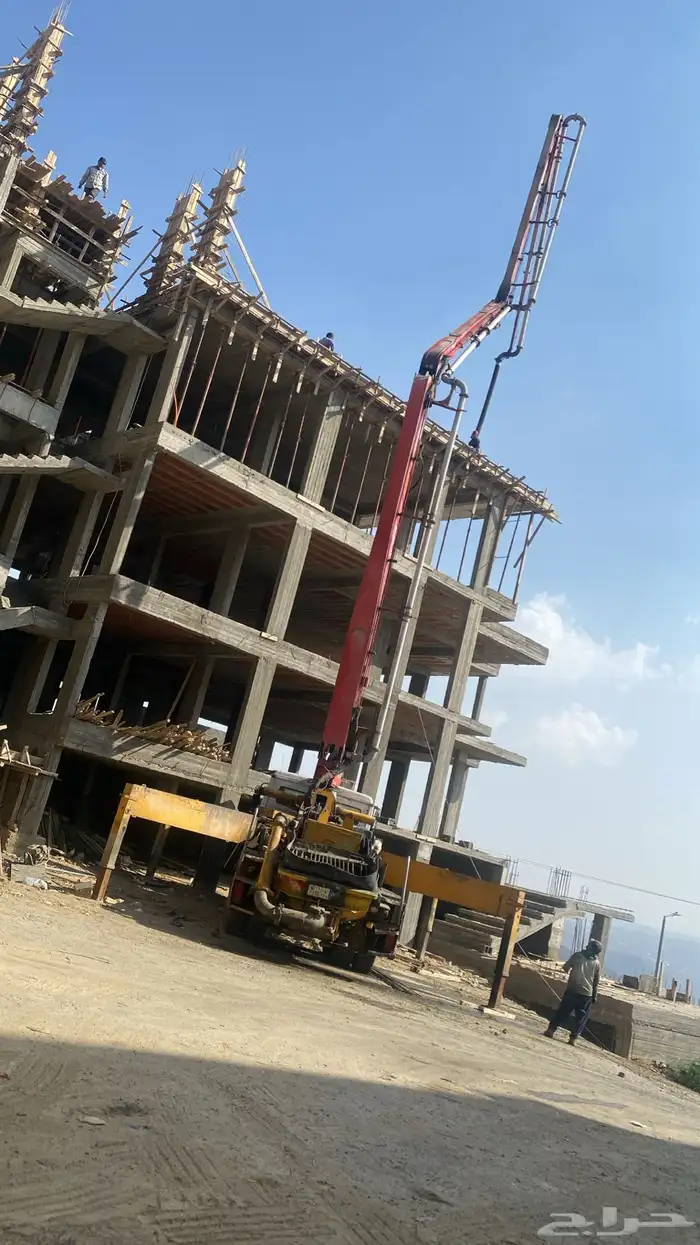 يوجد لدينا مقاولات عامه وتشطيب وديكورات ودرب زان 83