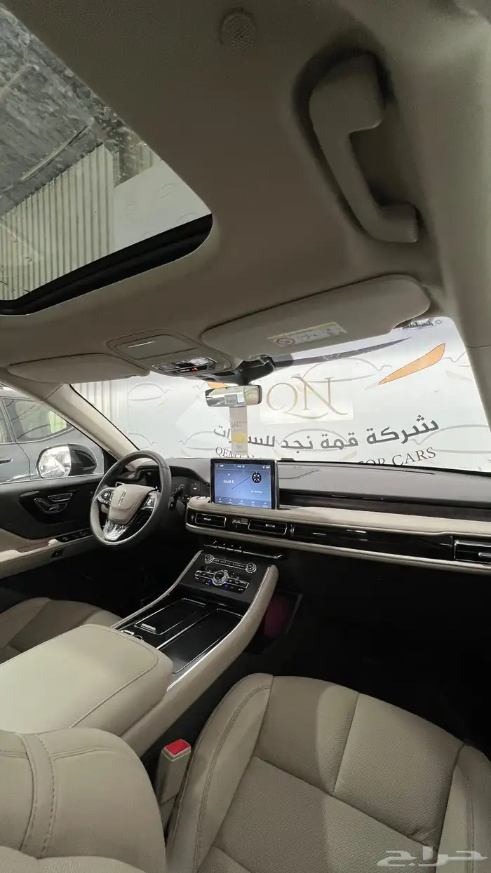 سيارة اصفار. مصدر لوحات افياتور رزيرف 15