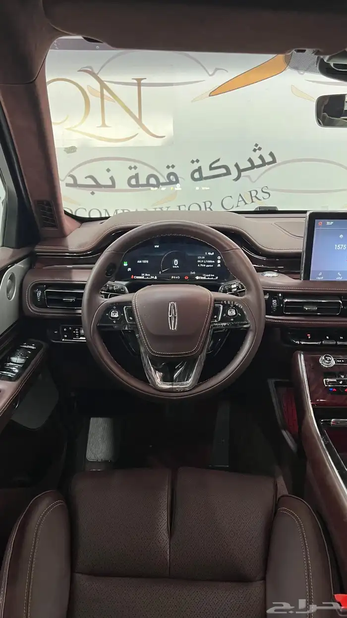 سيارة اصفار. مصدر لوحات افياتور رزيرف 0