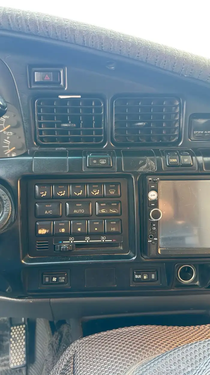لاندكروزر vxr 1993 فل الفل 11