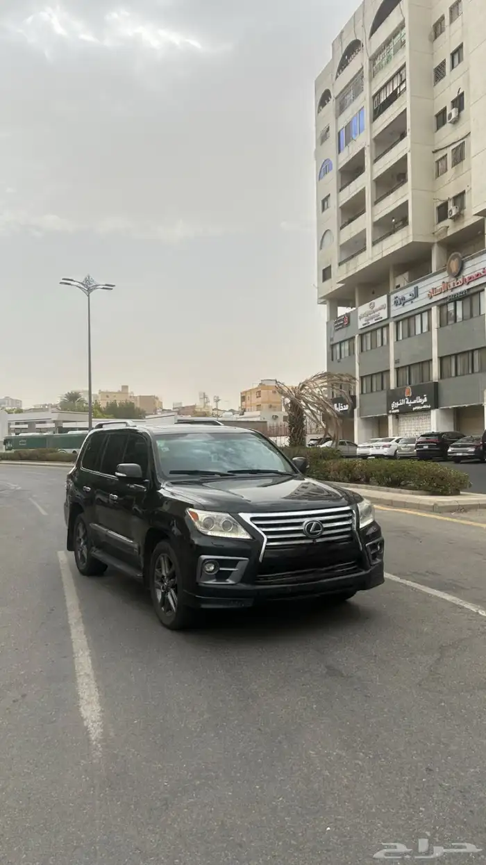 جيب لكزس LX570 2014 اقبل البدل بسياره صغيره 0