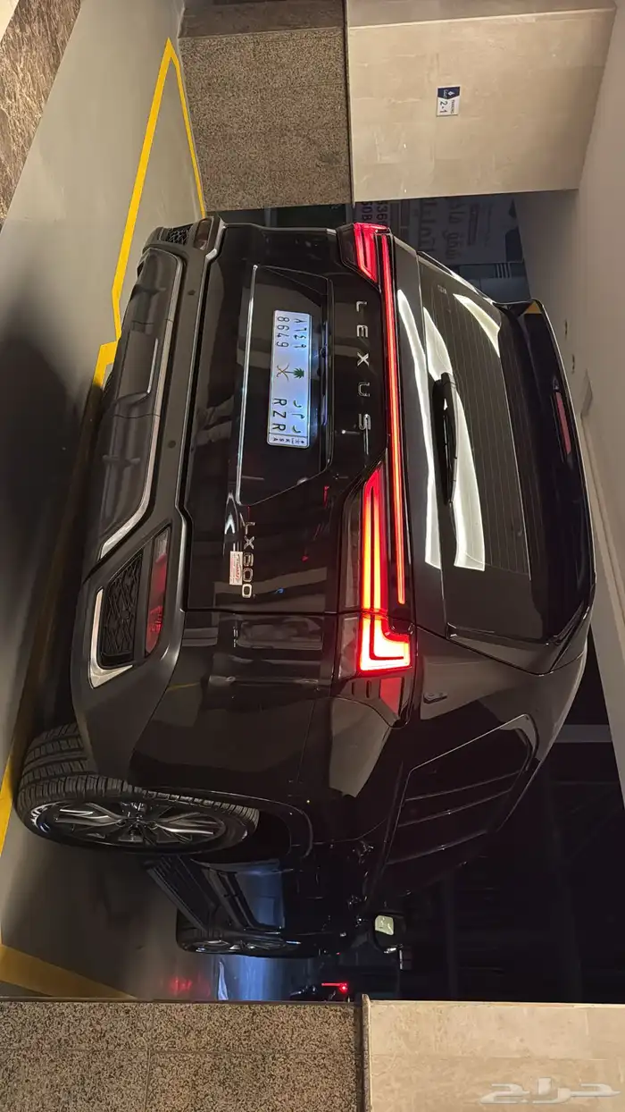 جيب لكزز 2023 ( F sport ) وكالةة 4