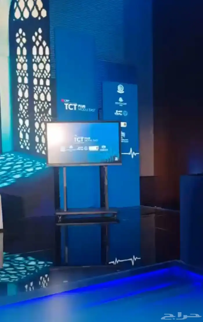 شاشات عملاقه 9