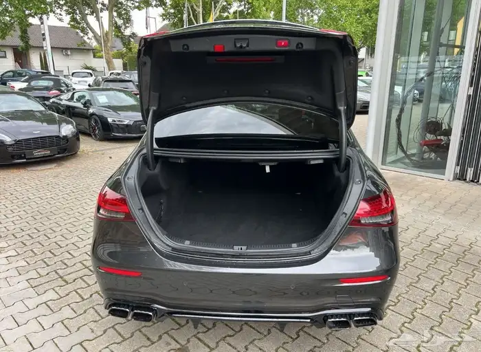 Mercedes-Benz E 63 AMG S 4Matic 12