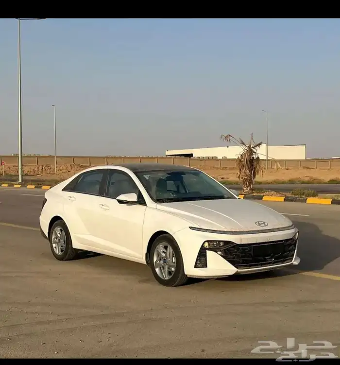 اكسنت سمارت ابيض سقف اسود 0