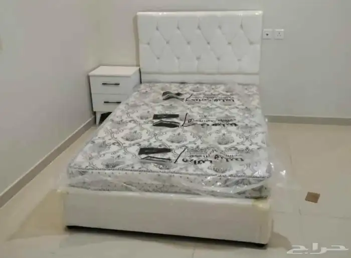 الأسرة والمراتب والخزائن متوفرة 43