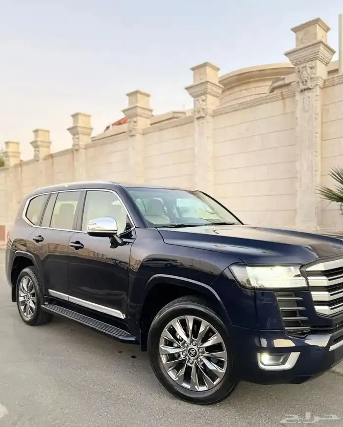 لاندكروزر جيب L4 2022 وارد عبد اللطيف جميل 1