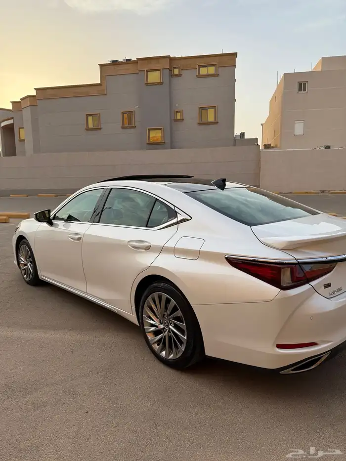 لكزس2019 ES350فئة CC 32