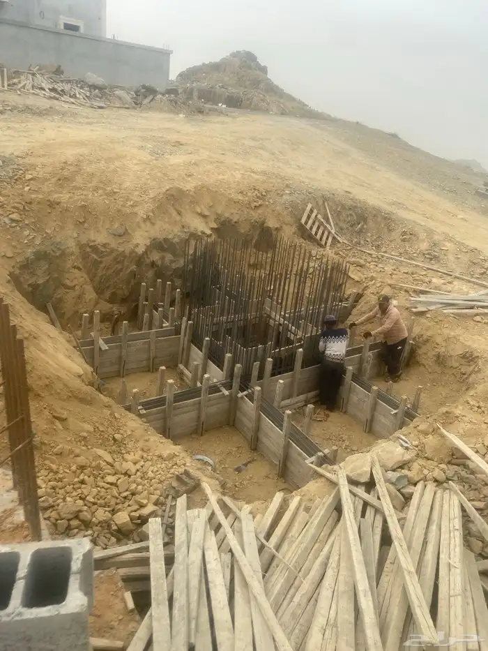 يوجد لدينا مقاولات عامه وتشطيب وديكورات ودرب زان 60